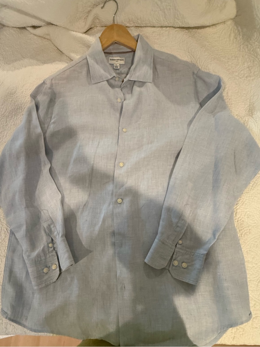 Banana Republic Men’s 100% linen long sleeve shirt.  Button Down Large